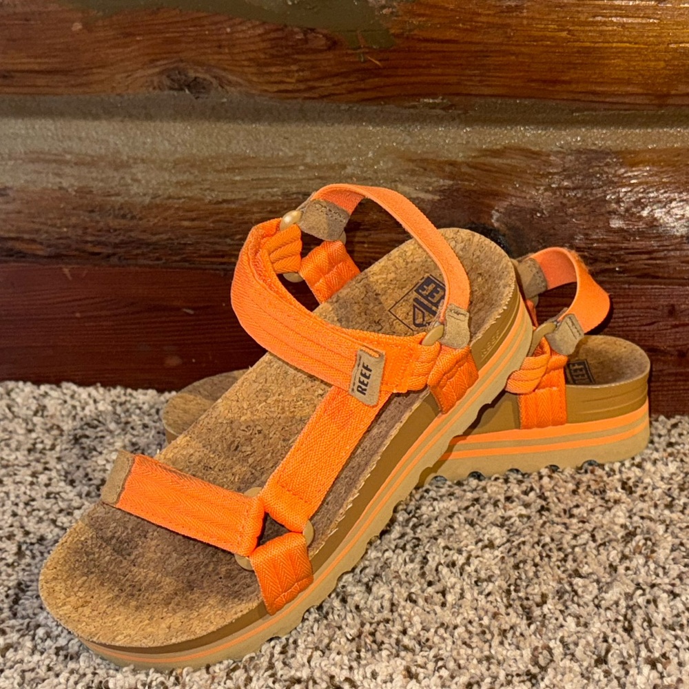 Reef Cushion Rem Hi size 6 orange sandals Platform
